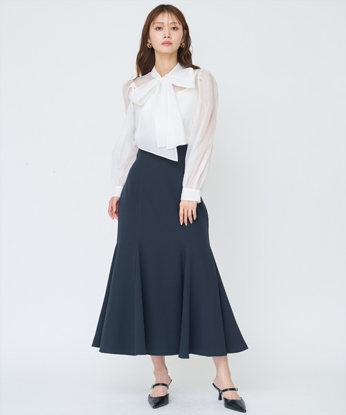 AND COUTURE(アンドクチュール)の「バックレースアップマーメイドスカート(スカート・レディース・グレー/ネイビー/ベージュ・MEDIUM/SMALL)」の5枚目の写真