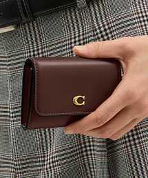 COACH（コーチ）の「エッセンシャル フラップ カード ケース(ミニ財布)（財布）」