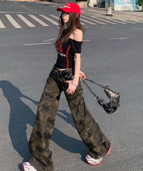 &soiree(アンドソワレ)の「ミリタリーワイドフレアデニムパンツ(デニムパンツ・レディース・カーキ・SMALL/MEDIUM/LARGE/X-LARGE)」の3枚目の写真