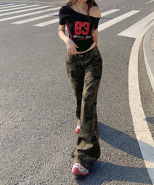 &soiree(アンドソワレ)の「ミリタリーワイドフレアデニムパンツ(デニムパンツ・レディース・カーキ・SMALL/MEDIUM/LARGE/X-LARGE)」の4枚目の写真