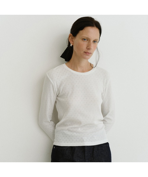 URAGO(ユラーゴ)の「Eyelet back button t-shirt(Tシャツ/カットソー・レディース・グリーン/アッシュグレー/アイボリー・FREE)」の2枚目の写真