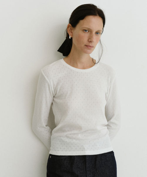 URAGO(ユラーゴ)の「Eyelet back button t-shirt(Tシャツ/カットソー・レディース・グリーン/アッシュグレー/アイボリー・FREE)」の5枚目の写真