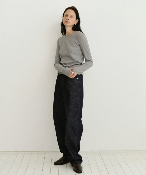 URAGO(ユラーゴ)の「Eyelet back button t-shirt(Tシャツ/カットソー・レディース・グリーン/アッシュグレー/アイボリー・FREE)」の6枚目の写真