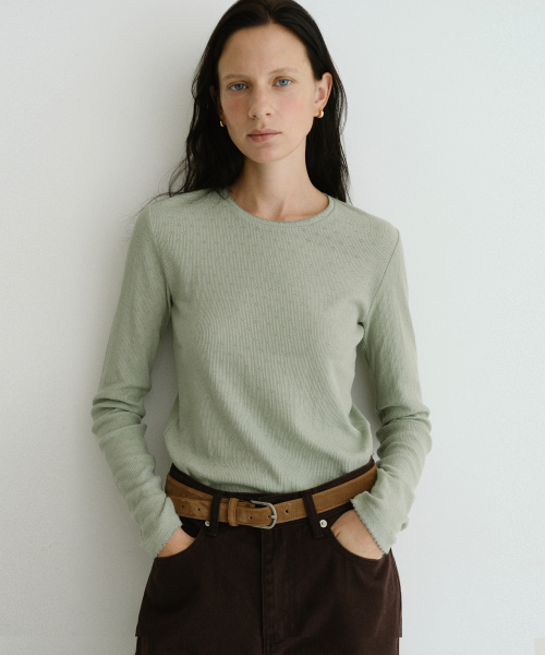 URAGO(ユラーゴ)の「Eyelet back button t-shirt(Tシャツ/カットソー・レディース・グリーン/アッシュグレー/アイボリー・FREE)」の8枚目の写真