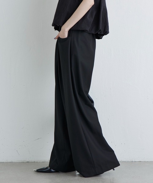 Lui's（ルイス）の「タックポケットワイドパンツ（スラックス・レディース・ブラック/グレー/ブラウン・38/36）」の22枚目の写真