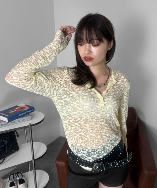 MATU:TA(マトゥータ)の「【新色がかわいい!】ストレッチレースフーディ / シアー シアートップス シースルー 透け感 バレエコア クラシック レディライク フード付き ヘンリーネック パーカー トレンド ガーリー 伸縮性あり サムホール 海外ガール 海外ファッション Y2K グランジ 春 夏 秋 冬(Tシャツ/カットソー・レディース・ブラック/ホワイト/ライトイエロー/レッド・FREE)」の3枚目の写真