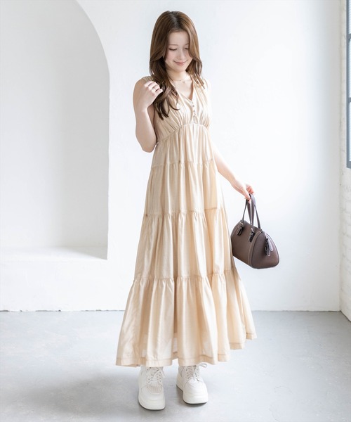 CLEAR BASIC（クリアベーシック）の「Vネックノースリーブティアードワンピース［骨格ウェーブ/軽やか/大人カジュアル］（ワンピース・レディース・ベージュ/イエロー/レッド/ブルーグレー/ブラック・F）」の3枚目の写真