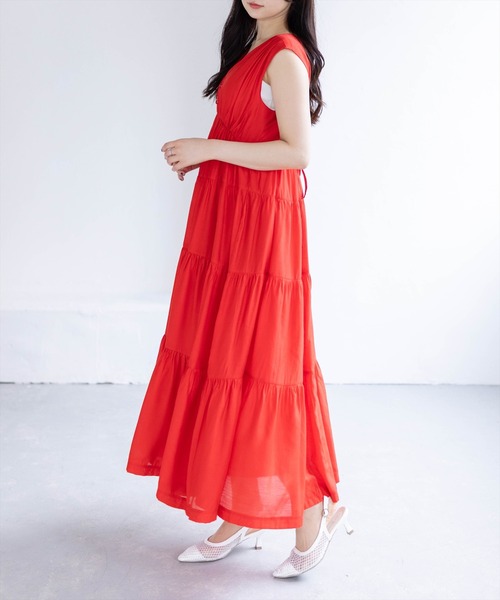 CLEAR BASIC（クリアベーシック）の「Vネックノースリーブティアードワンピース［骨格ウェーブ/軽やか/大人カジュアル］（ワンピース・レディース・ベージュ/イエロー/レッド/ブルーグレー/ブラック・F）」の7枚目の写真