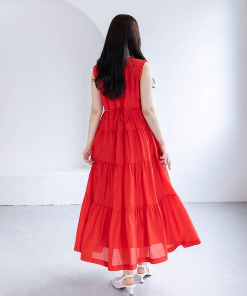 CLEAR BASIC（クリアベーシック）の「Vネックノースリーブティアードワンピース［骨格ウェーブ/軽やか/大人カジュアル］（ワンピース・レディース・ベージュ/イエロー/レッド/ブルーグレー/ブラック・F）」の9枚目の写真