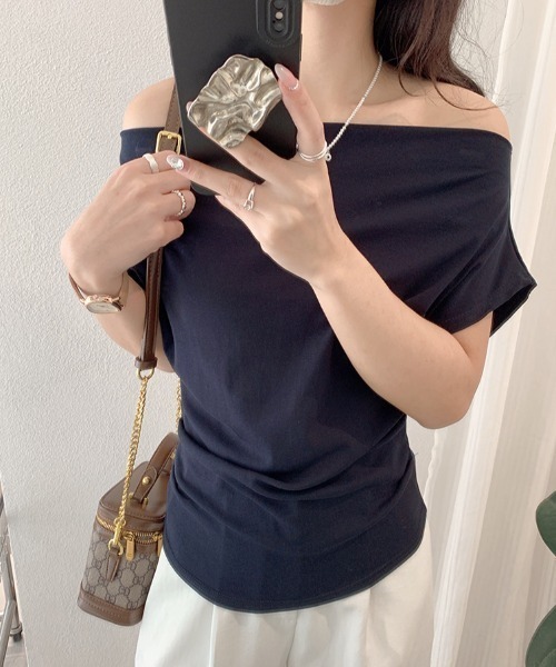 Mela(メラ)の「2WAYオフショルダー ドレープフィットトップス(Tシャツ/カットソー・レディース・ホワイト/ライトグレー/ピンク/グレー/クリーム/ネイビー/ブラック/ライトブルー・FREE)」の7枚目の写真