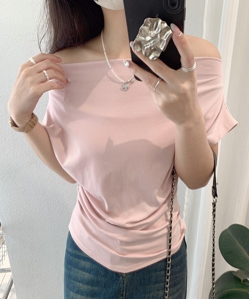 Mela(メラ)の「2WAYオフショルダー ドレープフィットトップス(Tシャツ/カットソー・レディース・ホワイト/ライトグレー/ピンク/グレー/クリーム/ネイビー/ブラック/ライトブルー・FREE)」の8枚目の写真