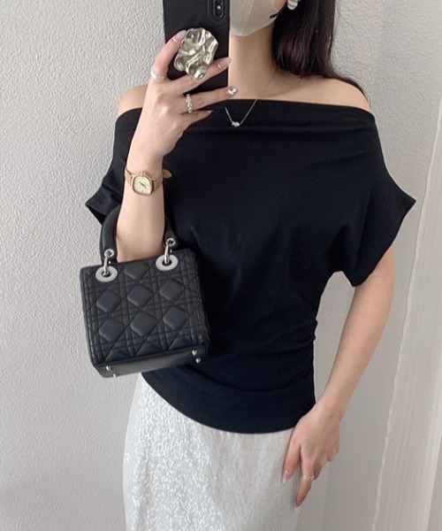 Mela(メラ)の「2WAYオフショルダー ドレープフィットトップス(Tシャツ/カットソー・レディース・ホワイト/ライトグレー/ピンク/グレー/クリーム/ネイビー/ブラック/ライトブルー・FREE)」の3枚目の写真