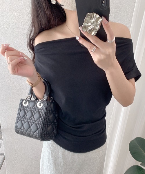 Mela(メラ)の「2WAYオフショルダー ドレープフィットトップス(Tシャツ/カットソー・レディース・ホワイト/ライトグレー/ピンク/グレー/クリーム/ネイビー/ブラック/ライトブルー・FREE)」の9枚目の写真