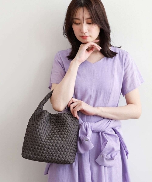 MK MICHEL KLEIN（エムケーミッシェルクラン）の「[2WAY/500g以下の軽量]バケツデザインメッシュバッグ（ハンドバッグ・レディース・イエロー/ライトベージュ/ライトブラウン・00）」の2枚目の写真
