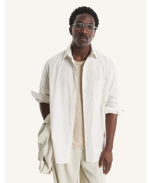 Maison Kitsune(メゾンキツネ)の「STRIPED OVERSIZE SHIRT(シャツ/ブラウス・メンズ・アイボリー・L/M/S/XS)」の6枚目の写真