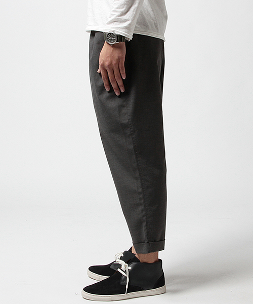 BEAMS(ビームス)の「BEAMS / イージー ワイドスラックス 7/10(その他パンツ・メンズ・チャコールグレー/ブラック・LARGE/MEDIUM/SMALL/X-LARGE)」の7枚目の写真