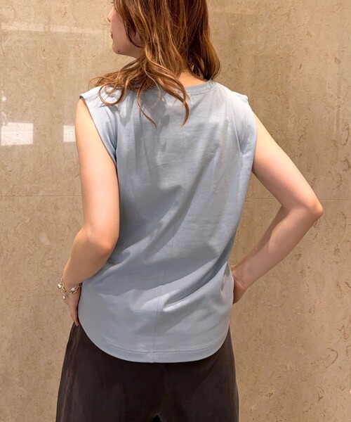 EMMA ROUGE VIF(エマルージュヴィフ)の「【接触冷感/UVカット】ドレープギャザーノースリーブカットソー/ブラウス/夏服/通勤/オフィスカジュアル(Tシャツ/カットソー・レディース・チャコールグレー/オフホワイト/ブルー・フリー)」の15枚目の写真