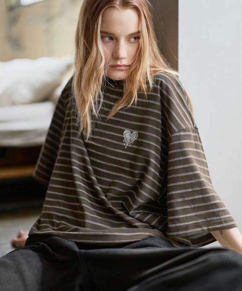 ROCHEM(ローシェン)の「ハートロゴ刺繍半袖ヘンリーネックボーダーTシャツ(Tシャツ/カットソー・メンズ・ブラウン/ブラック/グレー/カーキ・XS/S/M/L)」の22枚目の写真