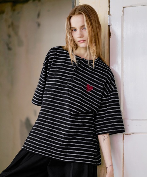 ROCHEM(ローシェン)の「ハートロゴ刺繍半袖ヘンリーネックボーダーTシャツ(Tシャツ/カットソー・メンズ・ブラウン/ブラック/グレー/カーキ・XS/S/M/L)」の5枚目の写真