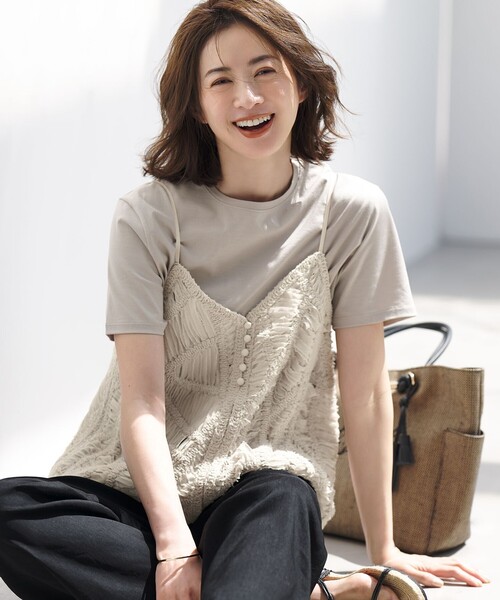 23区 L(ニジュウサンクオオキイサイズ)の「ハイエンド クルーネック Tシャツ(Tシャツ/カットソー・レディース・ベージュ系/ピンク系/ホワイト系/ブラック系/ライトグリーン系/ダークブラウン系・44/46)」の1枚目の写真