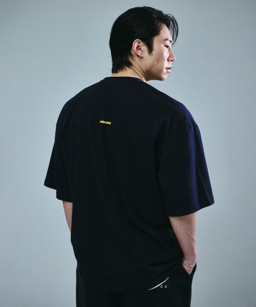 MIHAK(ミハク)の「シンボルビッグロゴオーバーサイズTシャツ(ネイビー)(Tシャツ/カットソー・メンズ・その他・1/2/3)」の6枚目の写真