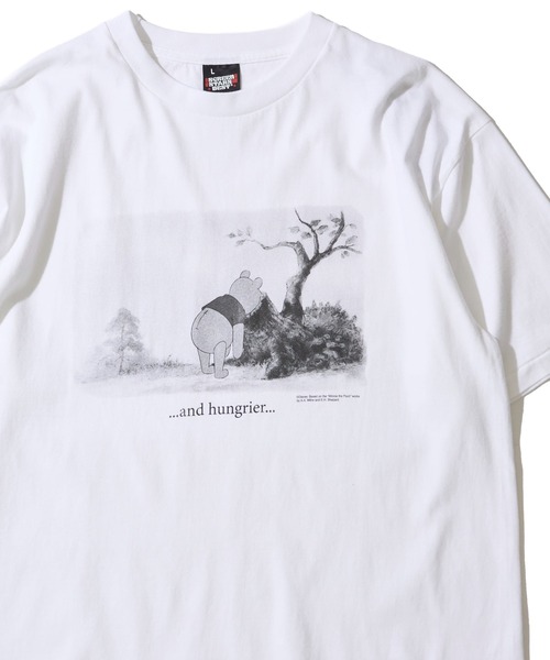 ADPOSION(アドポーション)の「【Winnie-the-Pooh / くまのプーさん】フロントプリント クルーネックTシャツ(Tシャツ/カットソー・レディース・ブラック系1/ブラック系2/ホワイト系1/ホワイト系2・MEDIUM/LARGE)」の1枚目の写真