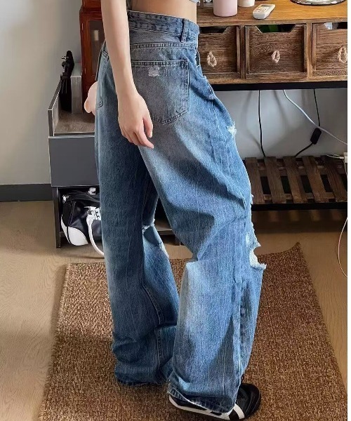 Achic(アシック)の「ダメージワイドデニムパンツ(デニムパンツ・レディース・ブルー・L/M/S)」の4枚目の写真