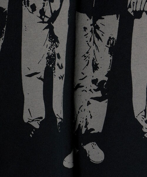 PLEASURES(プレジャー)の「<PLEASURES × oasis>DEFINITELY Tシャツ(Tシャツ/カットソー・メンズ・ブラック・M/L/S)」の9枚目の写真