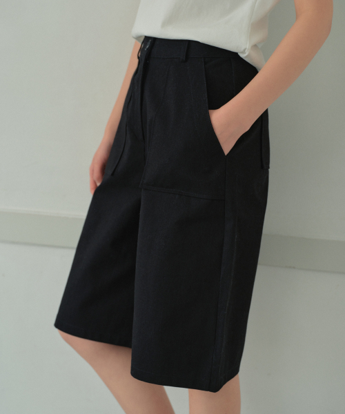 WEDNESDAYOASISFORWOMEN(ウェンズデー オアシス フォー ウーマン)の「アウトポケットバミューダパンツ_BLACK(W26PT09)(その他パンツ・レディース・ブラック・SMALL/MEDIUM)」の4枚目の写真