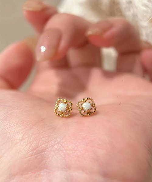 blackdia ocean(ブラックダイヤオーシャン)の「blackdia ocean クラシック ブルーム ピアス(ピアス(両耳用)・レディース・シルバー/ゴールド・FREE)」の4枚目の写真