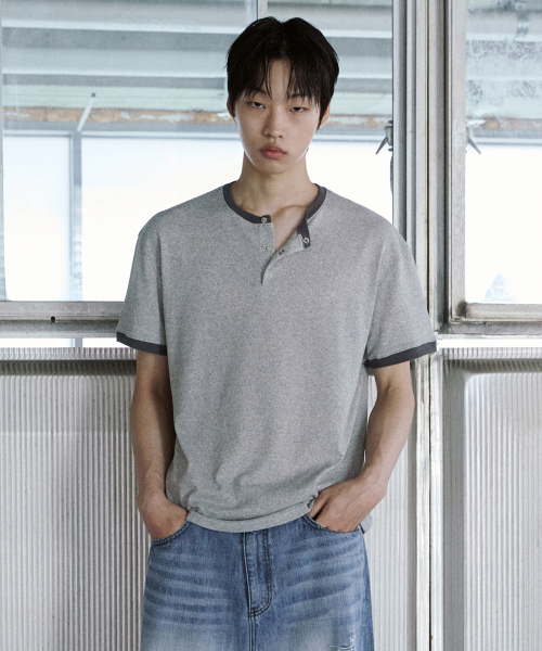 P.IN.O(ピインオ)の「スナップヘンリーネック半袖Tシャツ - メランジグレー(Tシャツ/カットソー・メンズ・その他・MEDIUM/LARGE)」の1枚目の写真