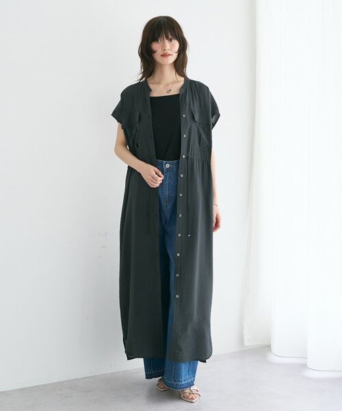 YECCA VECCA(イェッカヴェッカ)の「ミリタリースキッパーシャツワンピース(シャツワンピース・レディース・ベージュ/カーキ/チャコールグレー・FREE)」の2枚目の写真