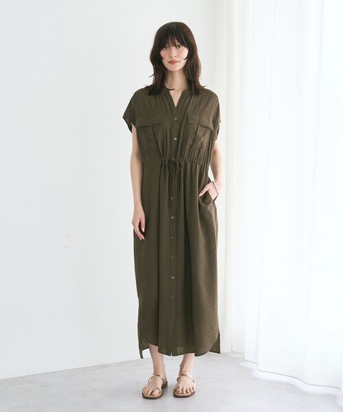 YECCA VECCA（イェッカヴェッカ）の「【接触冷感】ミリタリースキッパーシャツワンピース（シャツワンピース・レディース・ベージュ/カーキ/チャコールグレー・FREE）」の4枚目の写真