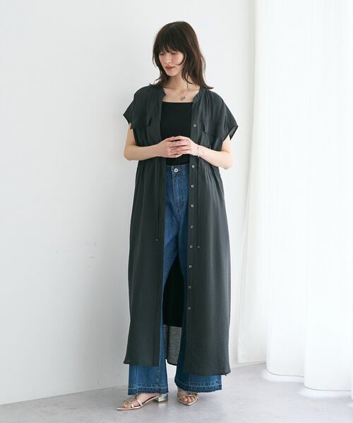 YECCA VECCA（イェッカヴェッカ）の「【接触冷感】ミリタリースキッパーシャツワンピース（シャツワンピース・レディース・ベージュ/カーキ/チャコールグレー・FREE）」の5枚目の写真