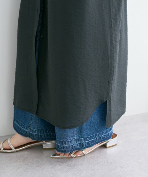 YECCA VECCA(イェッカヴェッカ)の「ミリタリースキッパーシャツワンピース(シャツワンピース・レディース・ベージュ/カーキ/チャコールグレー・FREE)」の6枚目の写真