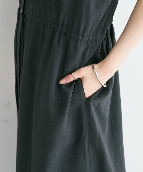 YECCA VECCA（イェッカヴェッカ）の「【接触冷感】ミリタリースキッパーシャツワンピース（シャツワンピース・レディース・ベージュ/カーキ/チャコールグレー・FREE）」の19枚目の写真