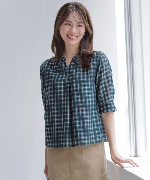 J.PRESS Ladies(J.プレス レディス)の「シズルチェック バンドカラー カットソー(Tシャツ/カットソー・レディース・ベージュ系3/ダークグリーン系3/ネイビー系3・SMALL)」の2枚目の写真