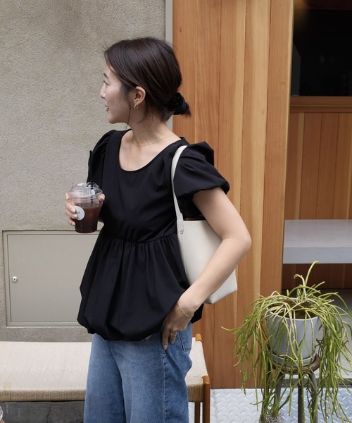 A part by（アパートバイ）の「【インフルエンサーyuiさんコラボ】YUバルーンギャザーブラウス（シャツ/ブラウス・レディース・オフホワイト/ブラック/ブルー系その他3・FREE）」の7枚目の写真