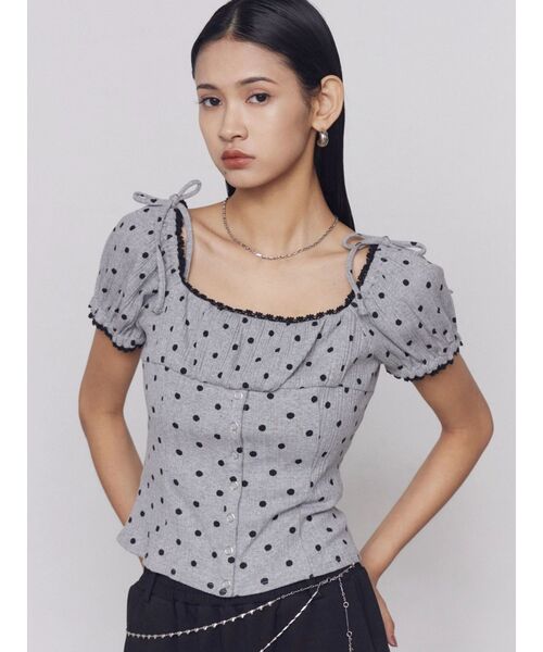 EMODA(エモダ)の「カットオフショルダートップス(Tシャツ/カットソー・レディース・ブラック/グレー/アイボリー/その他・FREE)」の3枚目の写真