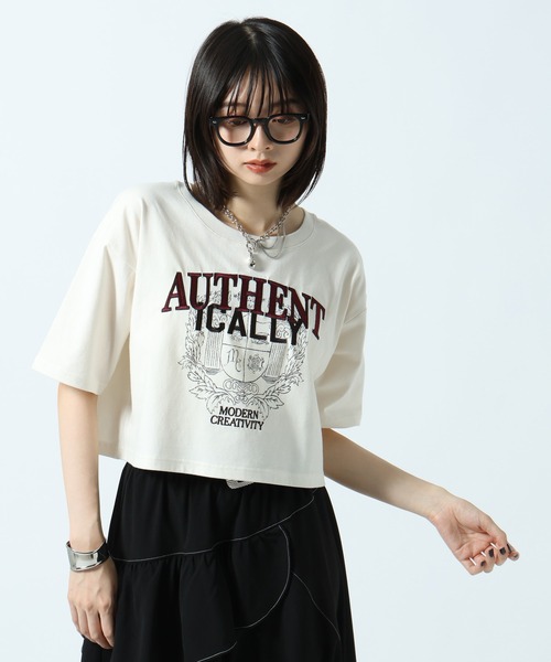 PAGEBOY（ページボーイ）の「シシュウカレッジショートTシャツ（Tシャツ/カットソー・レディース・チャコールグレー/オフホワイト・FREE）」の3枚目の写真