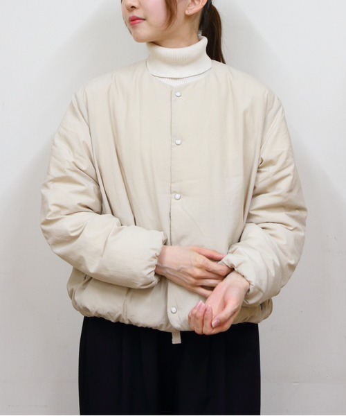ORCIVAL(オーシバル)の「ORCIVAL/オーシバル ライトダウンノーカラーブルゾン LIGHT DOWN NO COLLAR BLOUSON OR-A0832 LAI(ダウンジャケット/コート・レディース・ベージュ/ブラック・2)」の6枚目の写真