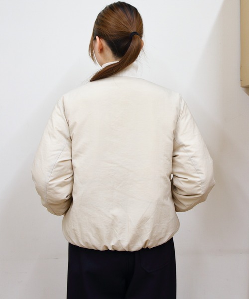 ORCIVAL(オーシバル)の「ORCIVAL/オーシバル ライトダウンノーカラーブルゾン LIGHT DOWN NO COLLAR BLOUSON OR-A0832 LAI(ダウンジャケット/コート・レディース・ベージュ/ブラック・2)」の8枚目の写真