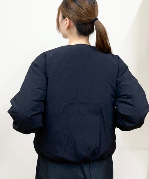 ORCIVAL(オーシバル)の「ORCIVAL/オーシバル ライトダウンノーカラーブルゾン LIGHT DOWN NO COLLAR BLOUSON OR-A0832 LAI(ダウンジャケット/コート・レディース・ベージュ/ブラック・2)」の11枚目の写真