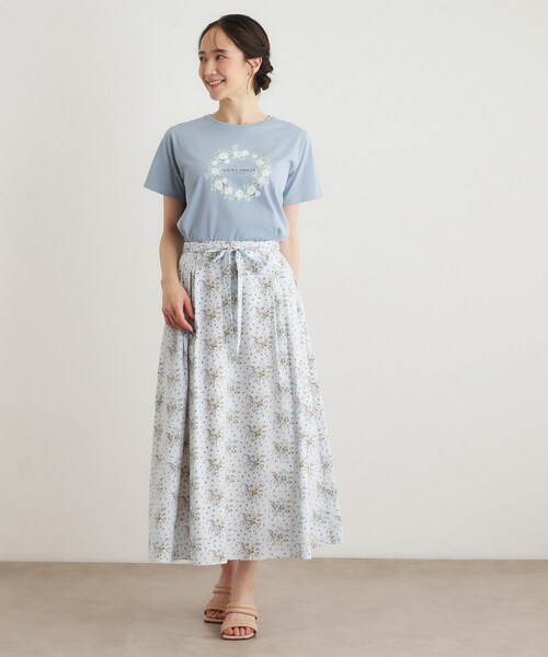 LAURA ASHLEY(ローラアシュレイ)の「【コットン100%/洗える】リースフローラル プリントTシャツ(Tシャツ/カットソー・レディース・サックスブルー/ネイビー/オフホワイト・38/40)」の9枚目の写真