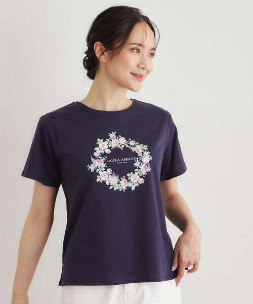 LAURA ASHLEY(ローラアシュレイ)の「【コットン100%/洗える】リースフローラル プリントTシャツ(Tシャツ/カットソー・レディース・サックスブルー/ネイビー/オフホワイト・38/40)」の12枚目の写真