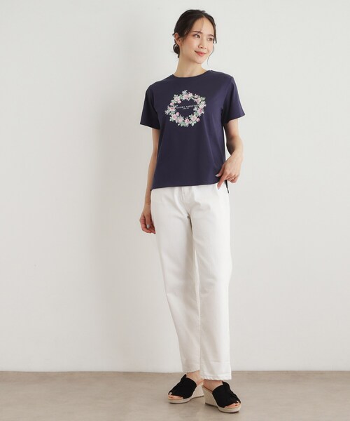 LAURA ASHLEY(ローラアシュレイ)の「【コットン100%/洗える】リースフローラル プリントTシャツ(Tシャツ/カットソー・レディース・サックスブルー/ネイビー/オフホワイト・38/40)」の13枚目の写真