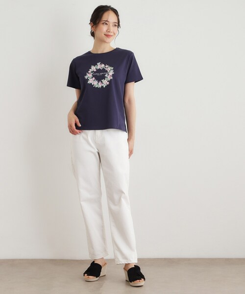 LAURA ASHLEY(ローラアシュレイ)の「【コットン100%/洗える】リースフローラル プリントTシャツ(Tシャツ/カットソー・レディース・サックスブルー/ネイビー/オフホワイト・38/40)」の14枚目の写真