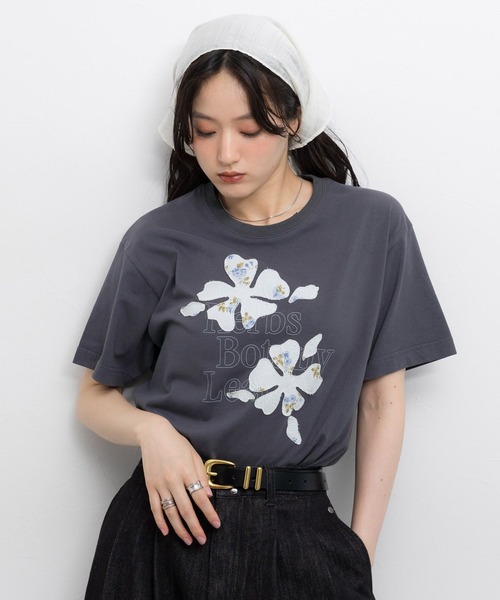 RAGEBLUE(レイジブルー)の「フラワーモチーフTシャツ(Tシャツ/カットソー・レディース・ダークグレー/オフホワイト・FREE)」の16枚目の写真