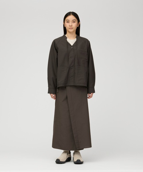 Snow Peak(スノーピーク)の「Snow Peak / Wool Reflective Grid Coverall W's ウール リフレクティブ カバーオール(ノーカラージャケット・レディース・ダークブラウン/ブラック・3/2/1)」の4枚目の写真