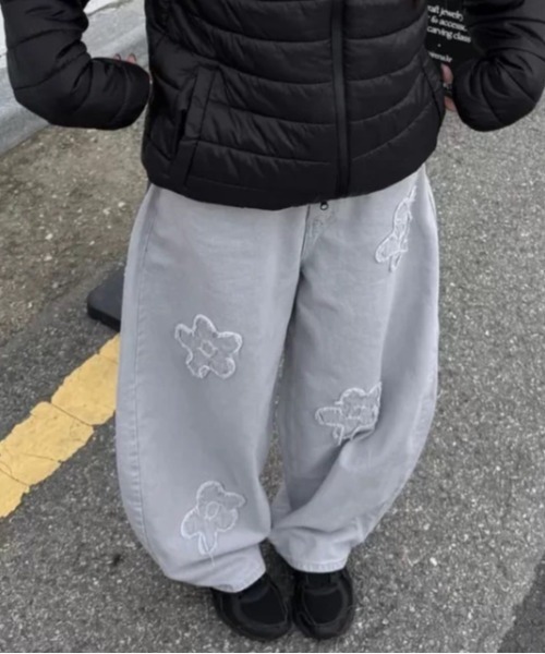 UP START(アップスタート)の「【LAMPOON】フラワーデニムパンツ(デニムパンツ・レディース・グレー・SMALL/LARGE/MEDIUM)」の19枚目の写真